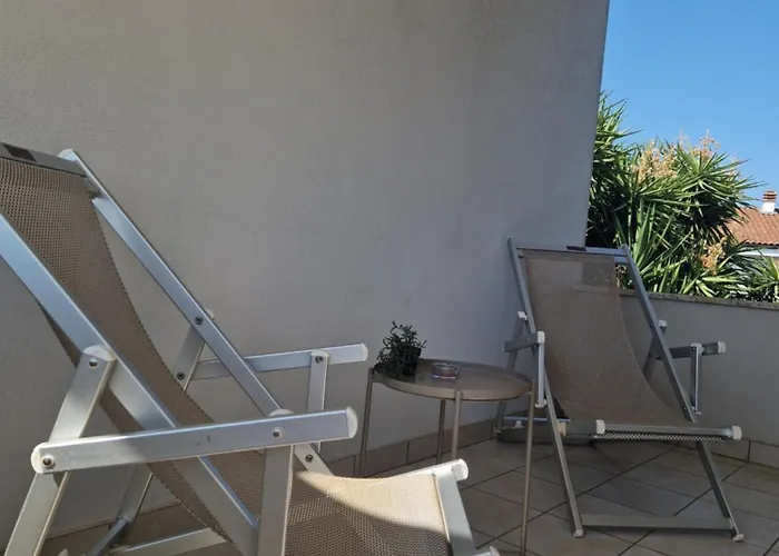 לינה וארוחת בוקר Villa Lecce לצ'ה